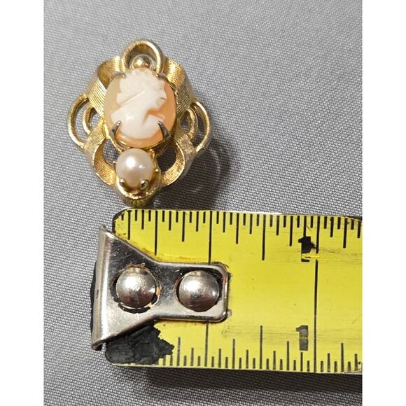 Classic Oval Scroll Work Cameo Clip-on Earrings and Brooch Set - Picture 5 of 6